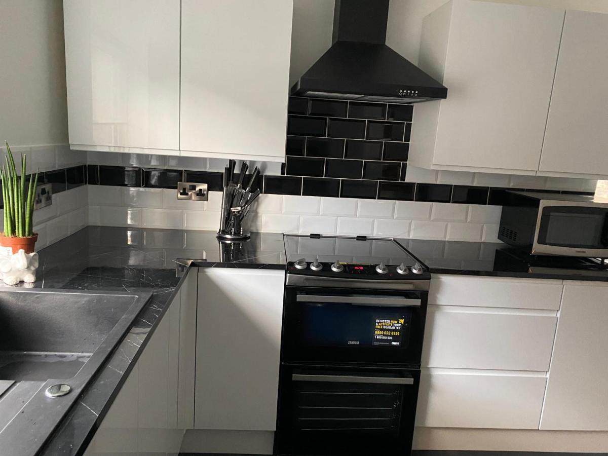 Gorgeous Town Center 3 Bedroom Self Contained Apartment For 1-5 People Harrogate Extérieur photo